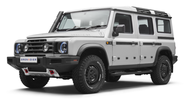 Szary Grenadier - surowy terenowy SUV. Solidny, kwadratowy kształt, duże opony i wytrzymały wygląd.
